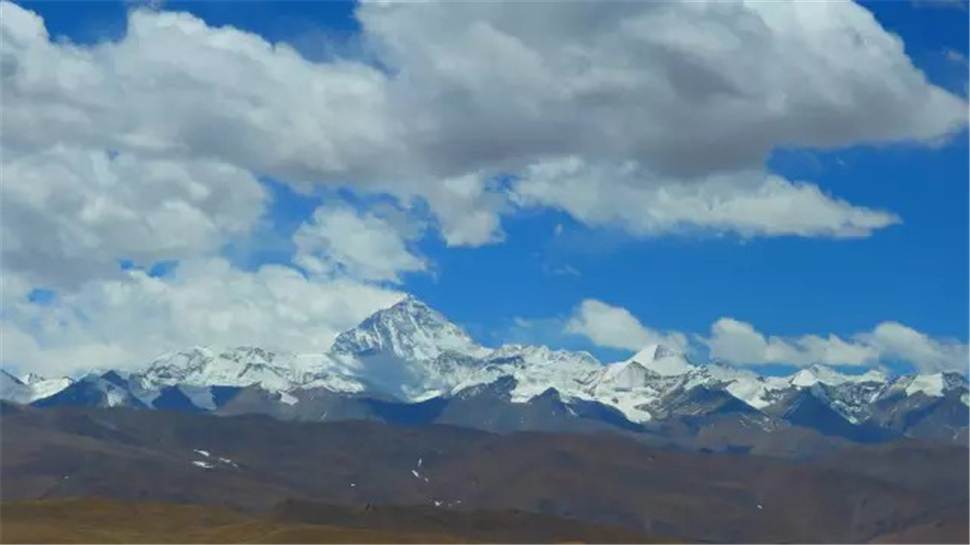 珠穆朗玛峰山脉.jpg