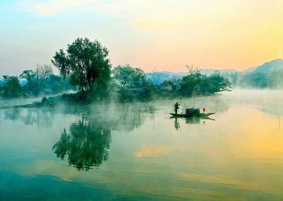 月亮湾晨景 李言章 摄.jpg