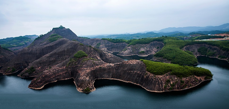 “巨蜥湖”，（2017年9月摄于湖南高椅岭，首批赴湘西南采风团团员：许清泉，电话：18861676289，住址：江苏省江阴市圣庭苑小区21单元301室） 拷贝.jpg