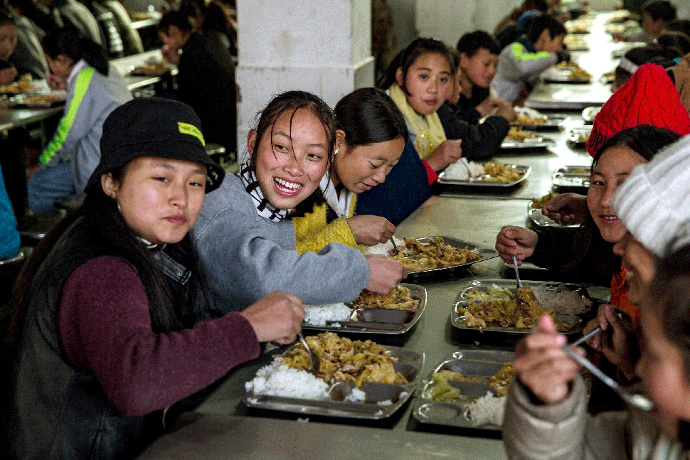 《学生食堂快乐餐》美姑县洛俄依甘乡学校------许清泉.jpg