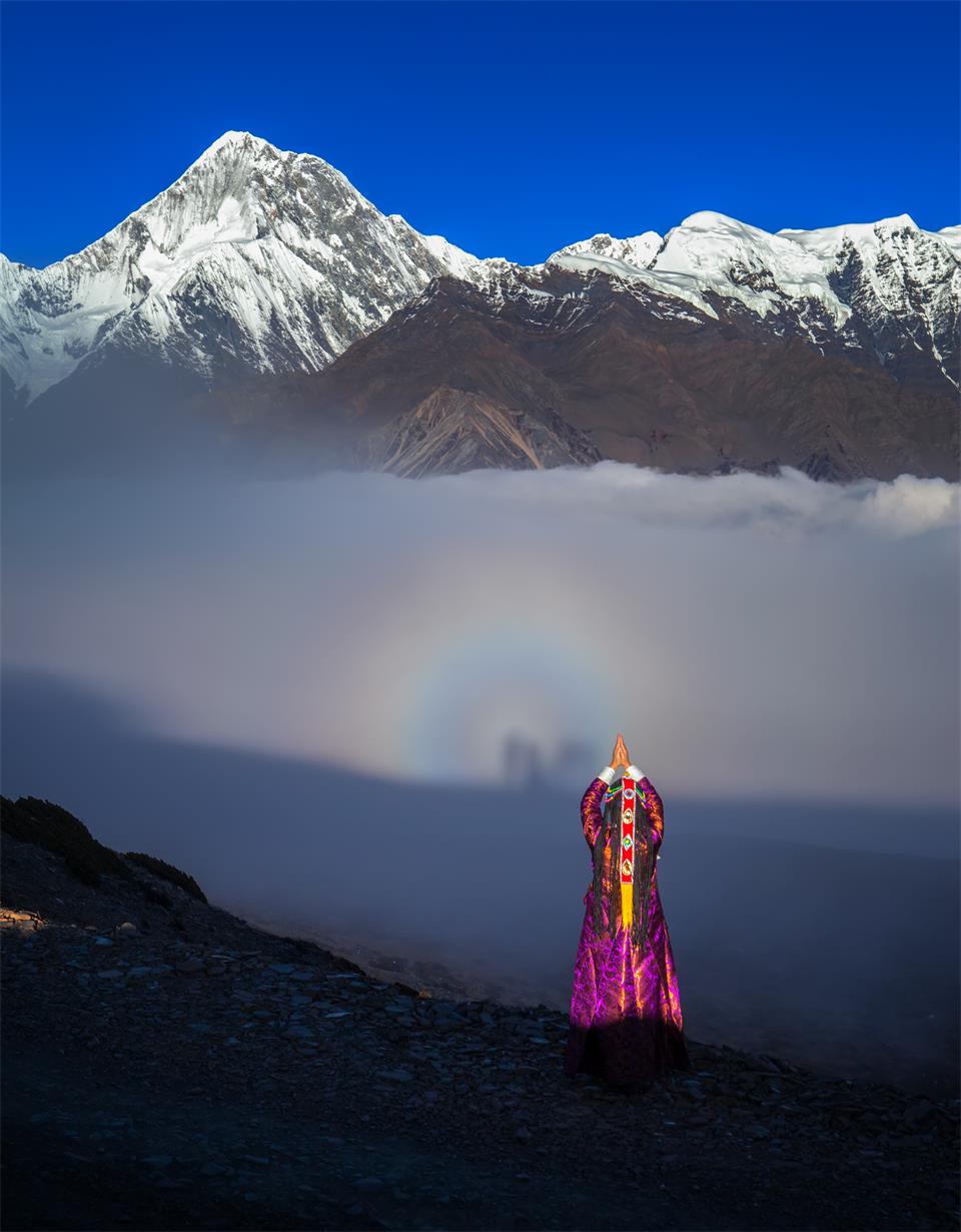 远眺贡嘎山 黄大超(1).jpg