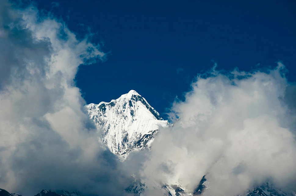 《途中雪山》任瑞来摄.jpg