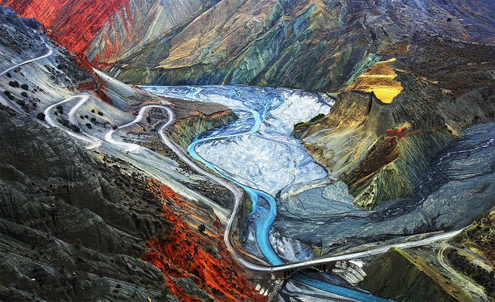 《奎屯大峡谷》       李抗.jpg