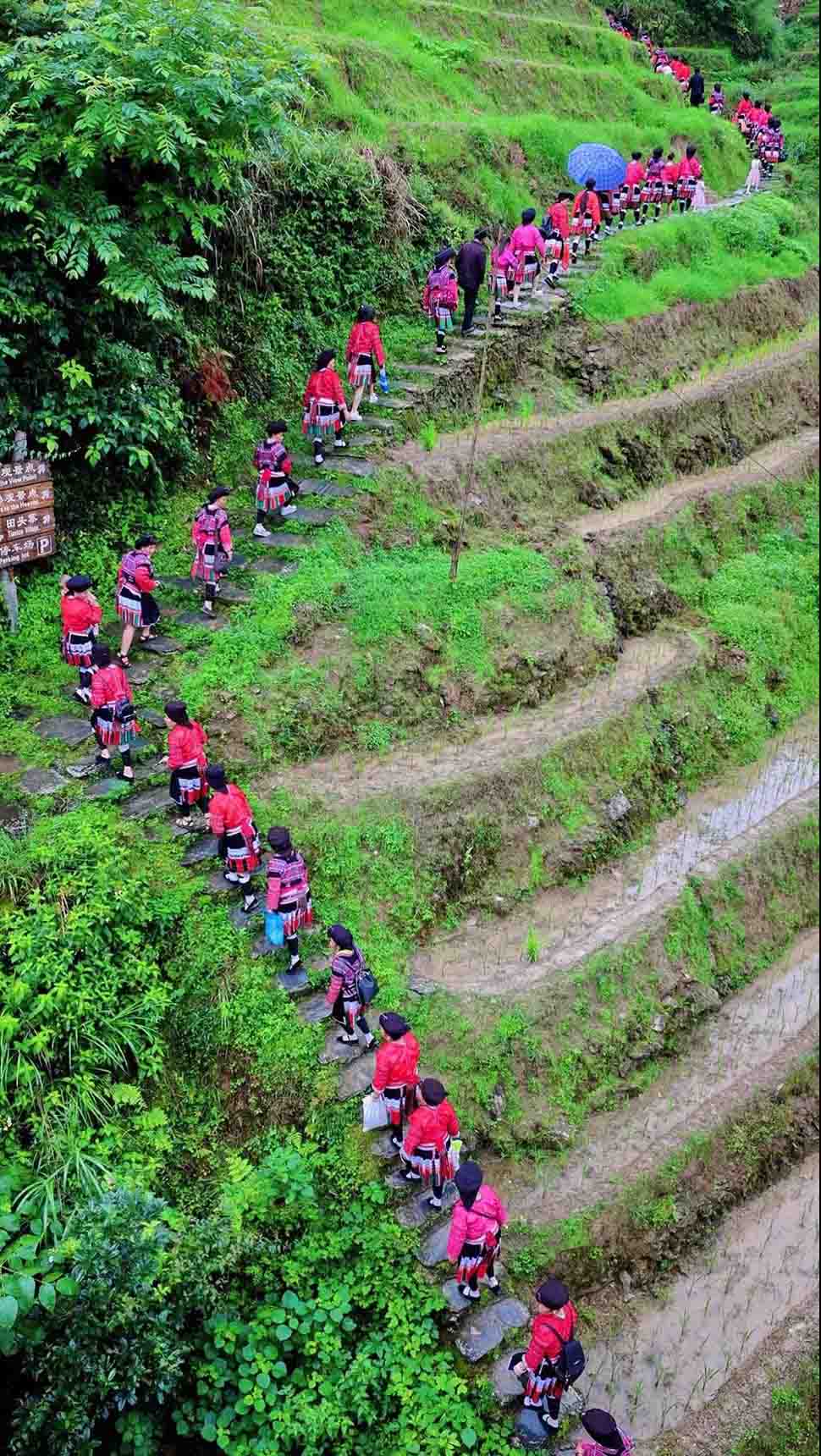 《晒衣节民俗》佚名 摄7 副本.jpg