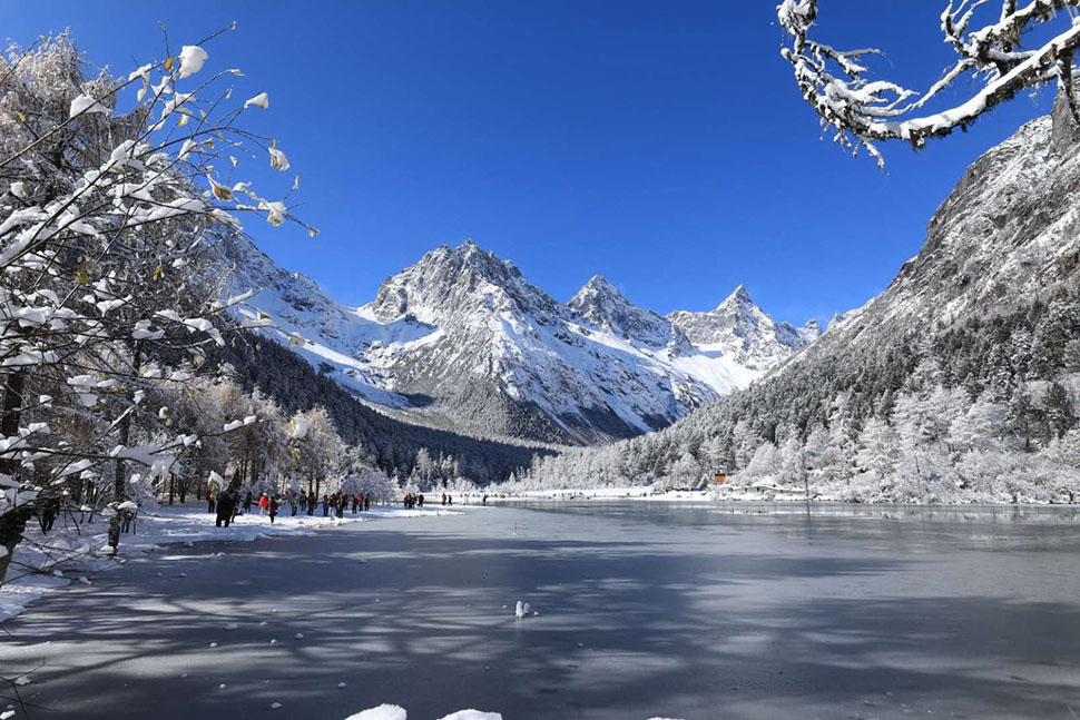 冬日冰雪世界之九寨沟